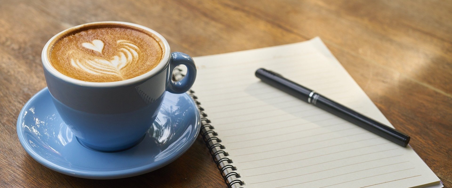 Header Kontakt - Kaffee und Notizblock